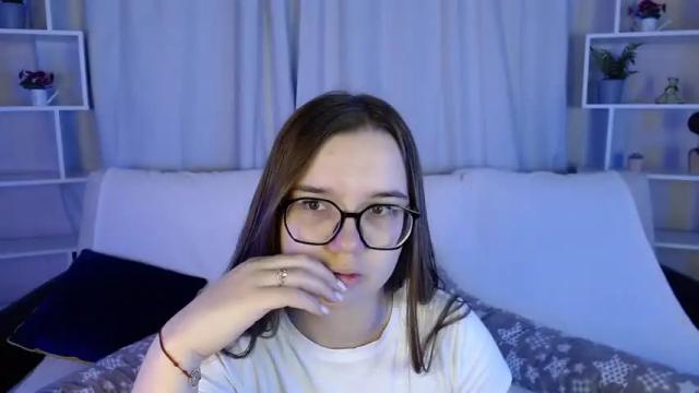 Image 2 of kira_babez Stream on Chaturbate on 16 months ago