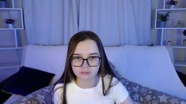 Image 3 of kira_babez Stream on Chaturbate on 16 months ago