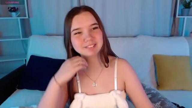Image 7 of kira_babez Stream on Chaturbate on 15 months ago