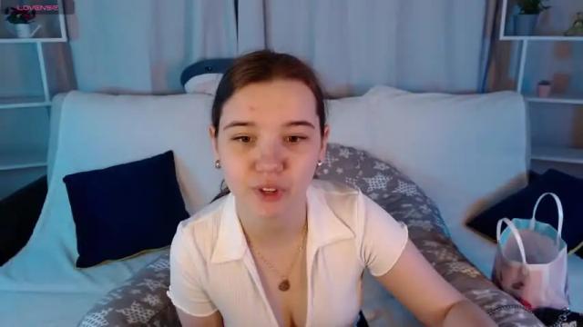 Image 3 of kira_babez Stream on Chaturbate on 14 months ago