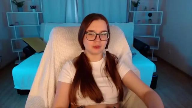 Image 3 of kira_babez Stream on Chaturbate on 14 months ago