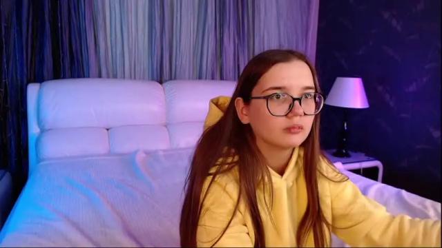Image 10 of kira_babez Stream on Chaturbate on 14 months ago