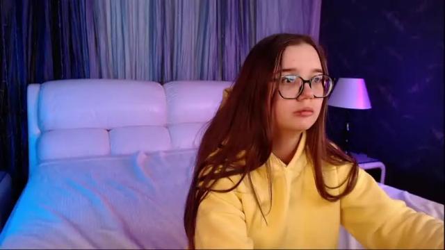 Image 3 of kira_babez Stream on Chaturbate on 14 months ago