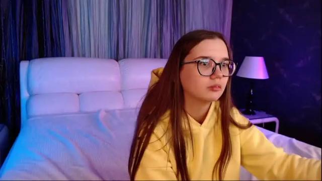 Image 6 of kira_babez Stream on Chaturbate on 14 months ago