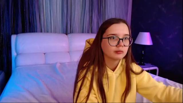Image 7 of kira_babez Stream on Chaturbate on 14 months ago