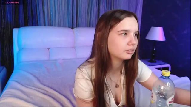 Image 7 of kira_babez Stream on Chaturbate on 14 months ago