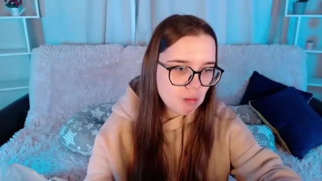 Image 2 of kira_babez Stream on Chaturbate on 14 months ago