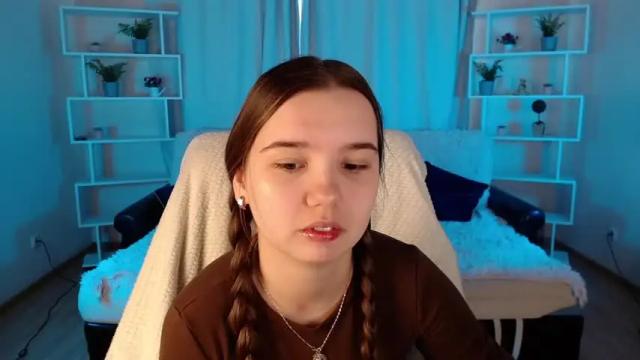 Image 2 of kira_babez Stream on Chaturbate on 14 months ago