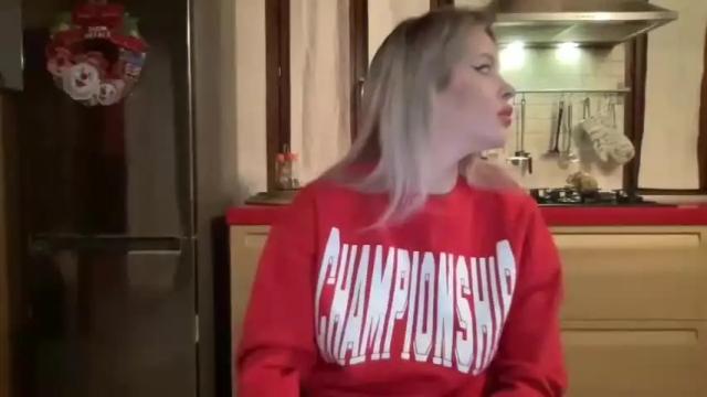 Image 7 of kira_hot_pussy Stream on Chaturbate on 18 months ago