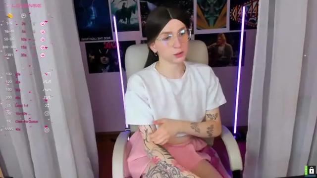 Image 2 of kira_long Stream on Chaturbate on 14 months ago