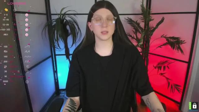 Image 2 of kira_long Stream on Chaturbate on 14 months ago