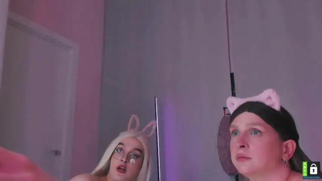 Image 3 of kira_long Stream on Chaturbate on 13 months ago