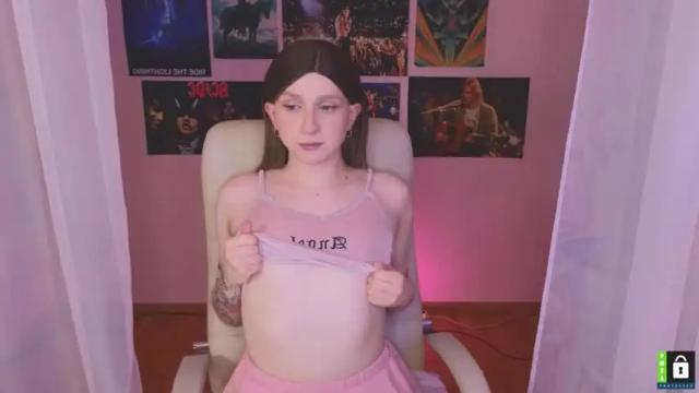 Image 11 of kira_long Stream on Chaturbate on 13 months ago