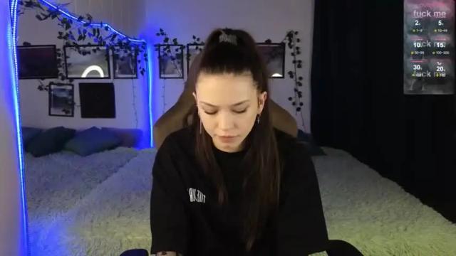 Image 4 of kira_low Stream on Chaturbate on 18 months ago