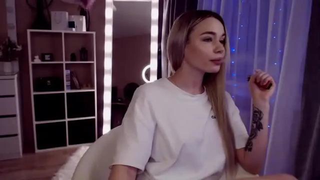 Image 2 of kira_lux Stream on Chaturbate on 17 months ago
