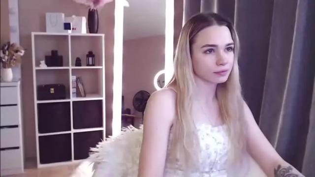Image 2 of kira_lux Stream on Chaturbate on 17 months ago
