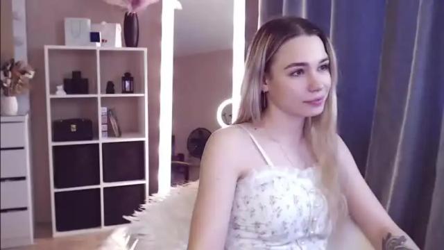 Image 8 of kira_lux Stream on Chaturbate on 17 months ago