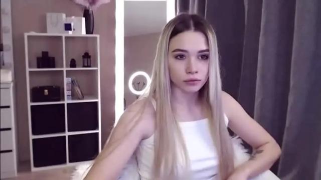 Image 2 of kira_lux Stream on Chaturbate on 17 months ago