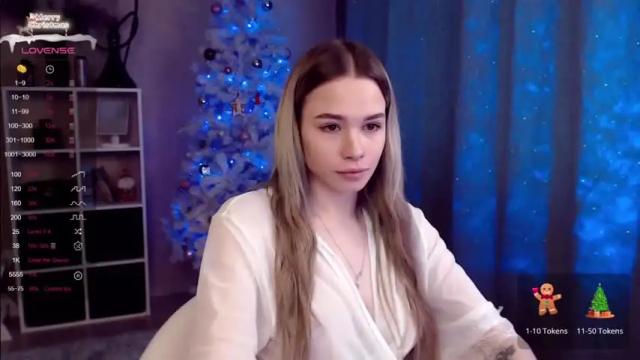 Image 2 of kira_lux Stream on Chaturbate on 16 months ago