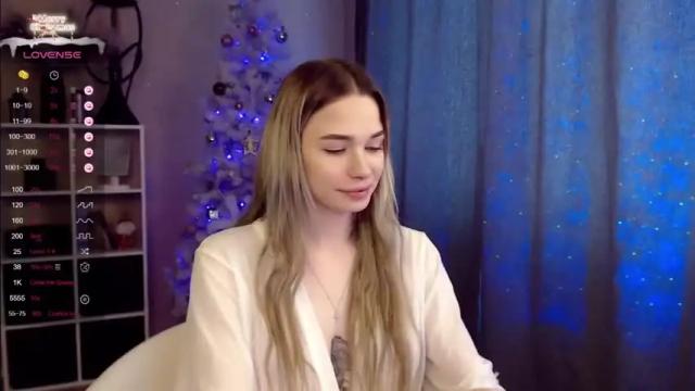 Image 7 of kira_lux Stream on Chaturbate on 16 months ago