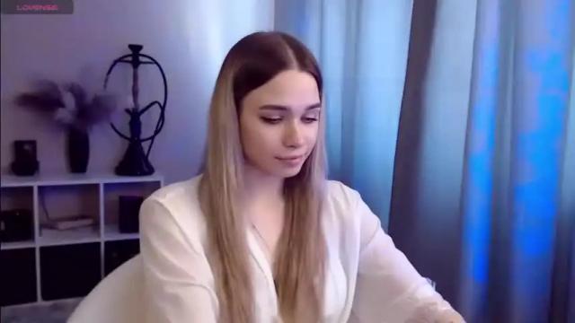 Image 12 of kira_lux Stream on Chaturbate on 15 months ago