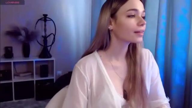 Image 7 of kira_lux Stream on Chaturbate on 15 months ago