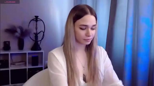 Image 8 of kira_lux Stream on Chaturbate on 15 months ago