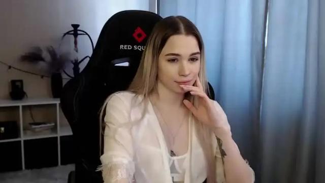 Image 10 of kira_lux Stream on Chaturbate on 15 months ago