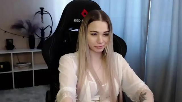 Image 6 of kira_lux Stream on Chaturbate on 15 months ago