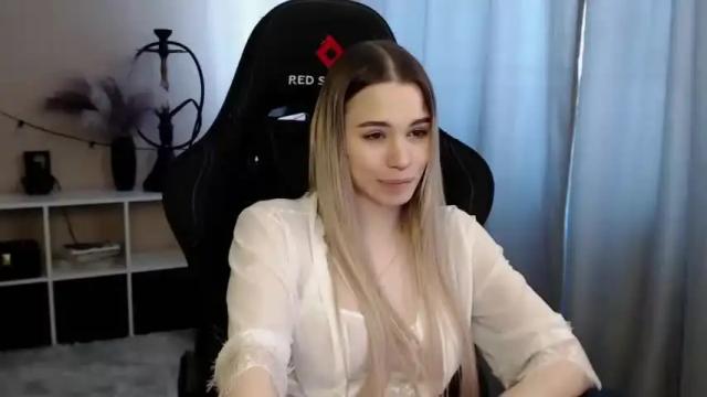 Image 7 of kira_lux Stream on Chaturbate on 15 months ago