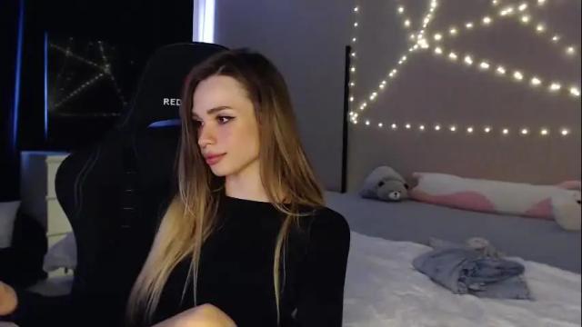 Image 12 of kira_lux Stream on Chaturbate on 1 month ago