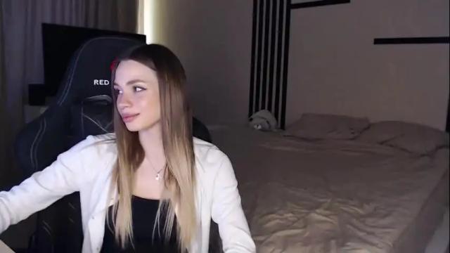 Image 12 of kira_lux Stream on Chaturbate on 1 month ago