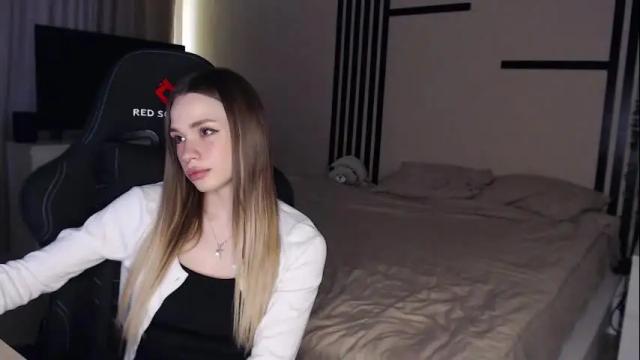 Image 2 of kira_lux Stream on Chaturbate on 1 month ago