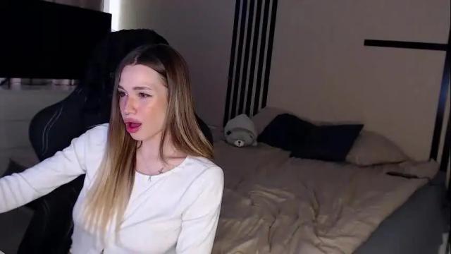 Image 12 of kira_lux Stream on Chaturbate on 1 month ago