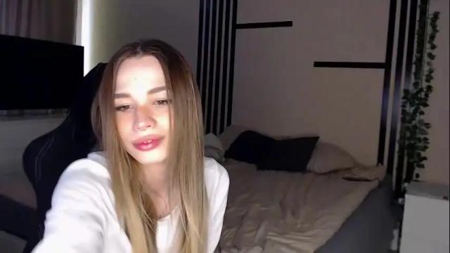 Image 4 of kira_lux Stream on Chaturbate on 1 month ago