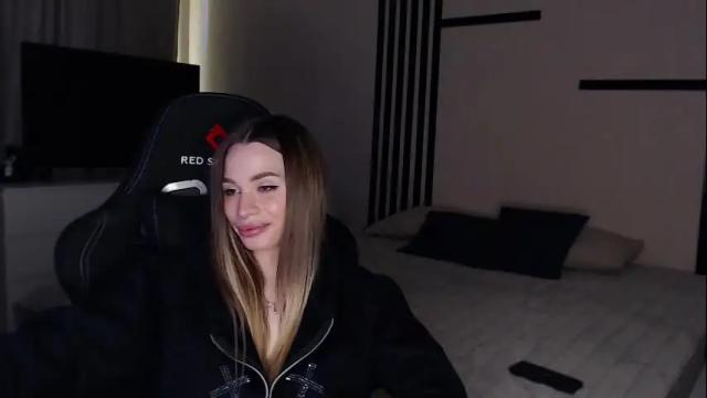 Image 3 of kira_lux Stream on Chaturbate on 26 days ago
