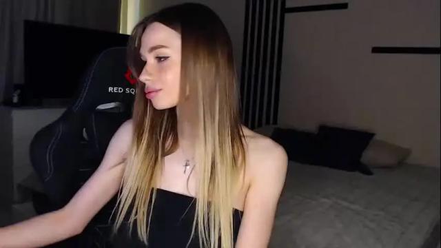 Image 4 of kira_lux Stream on Chaturbate on 26 days ago