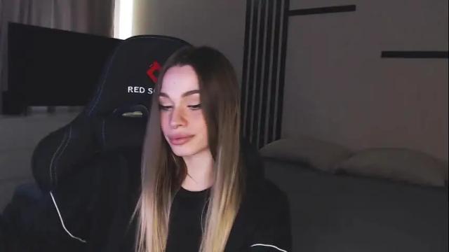 Image 10 of kira_lux Stream on Chaturbate on 12 days ago