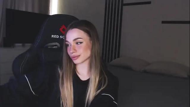 Image 12 of kira_lux Stream on Chaturbate on 12 days ago