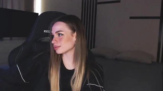Image 3 of kira_lux Stream on Chaturbate on 12 days ago