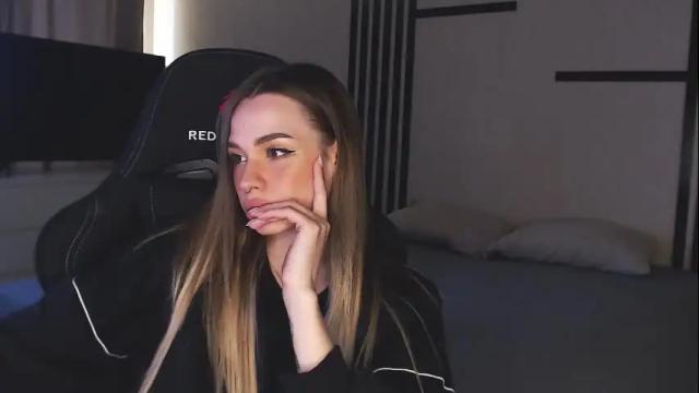 Image 4 of kira_lux Stream on Chaturbate on 12 days ago