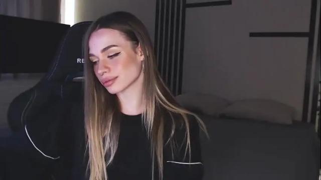 Image 6 of kira_lux Stream on Chaturbate on 12 days ago