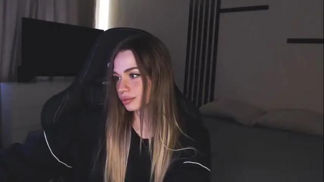 Image 7 of kira_lux Stream on Chaturbate on 12 days ago
