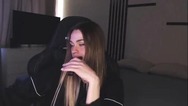 Image 8 of kira_lux Stream on Chaturbate on 12 days ago