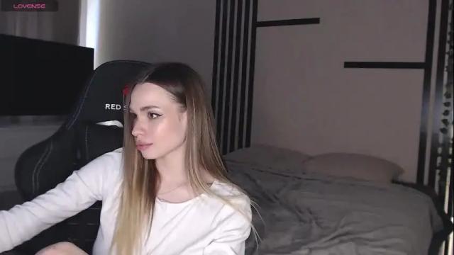 Image 2 of kira_lux Stream on Chaturbate on 9 days ago