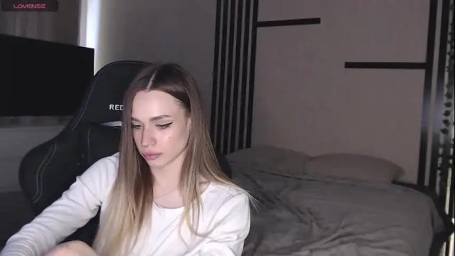 Image 3 of kira_lux Stream on Chaturbate on 9 days ago
