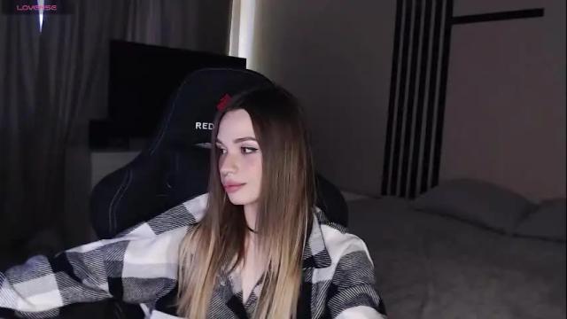 Image 2 of kira_lux Stream on Chaturbate on 4 days ago