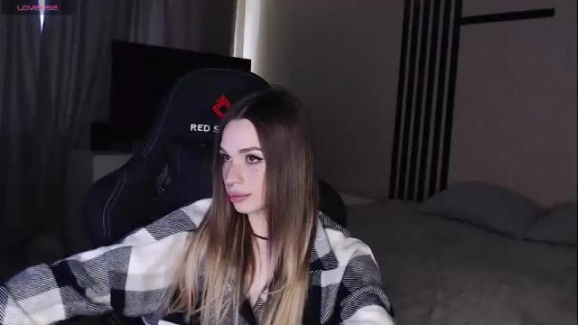 Image 3 of kira_lux Stream on Chaturbate on 4 days ago