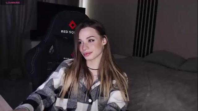 Image 4 of kira_lux Stream on Chaturbate on 4 days ago