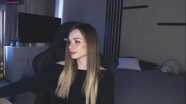 Image 12 of kira_lux Stream on Chaturbate on 3 days ago
